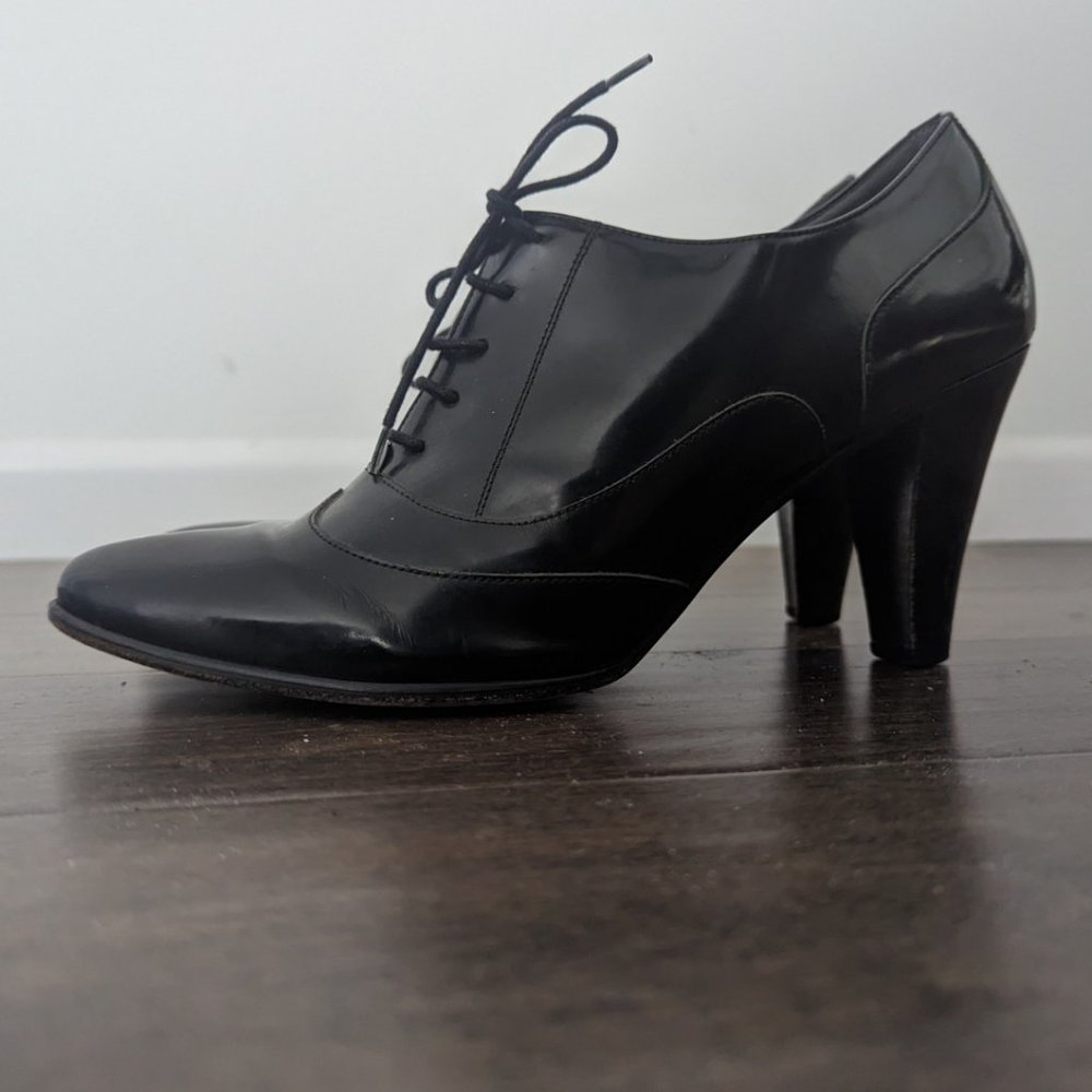 Black patent leather oxford heels, pointed toe, brand Bialy, size 10